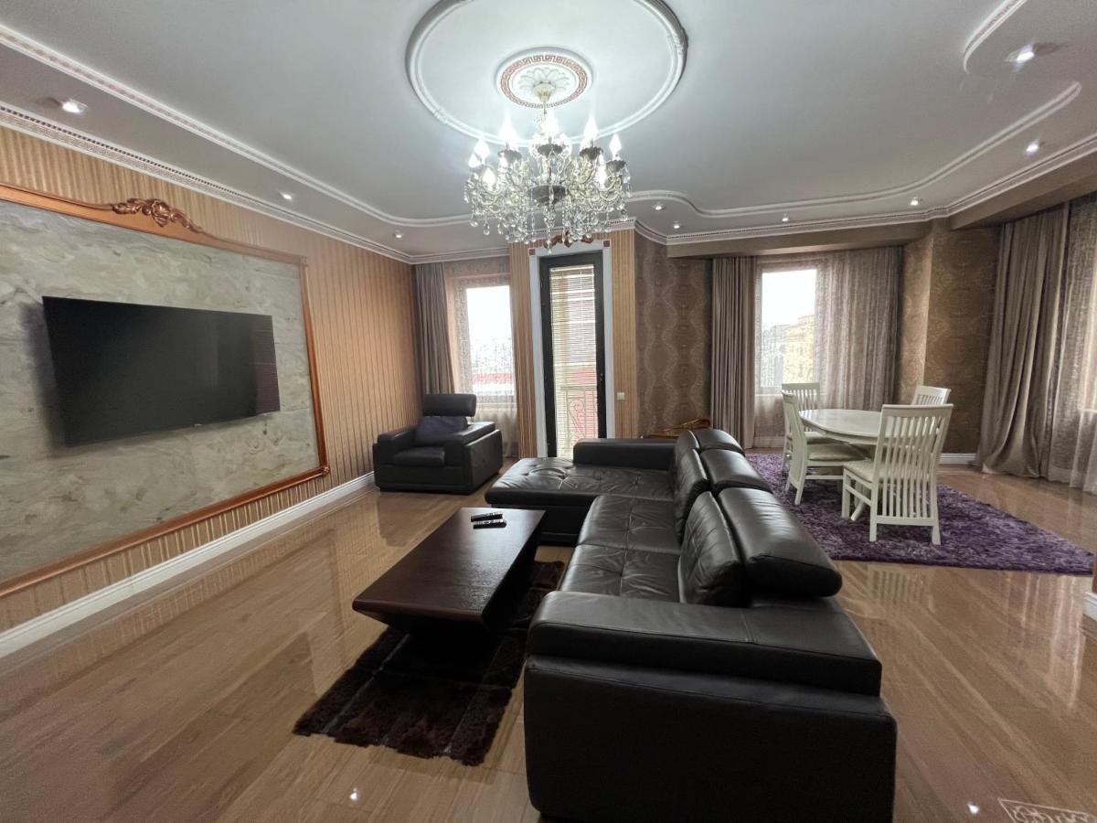 Cosy Apartment In The City Centre Tbilisi Bagian luar foto